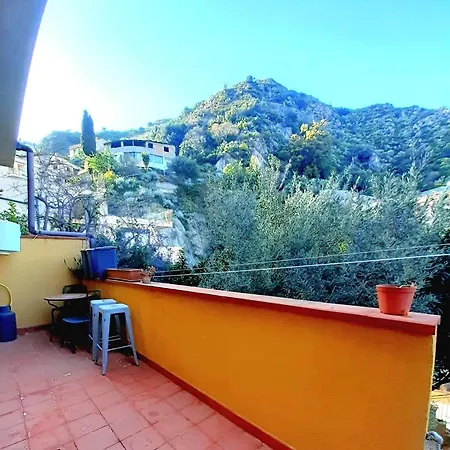Apartment Studio Garden Center Special Place For Digital Nomad More Less Pay Contact Us 0 0 3 9 3 4 9 1 0 2 6 1 6 1 Taormina